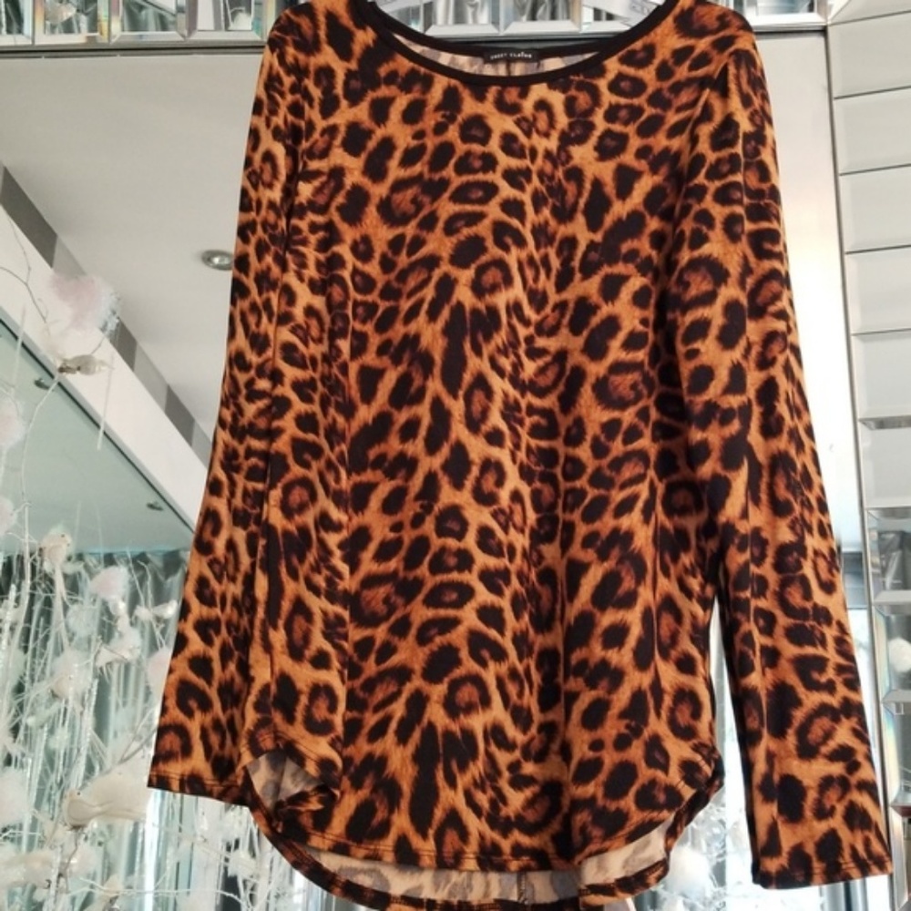 TOP Animal Print Top  so soft - Picture 4 of 4
